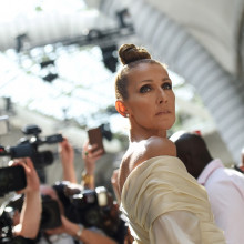 Céline Dion îşi avertizează fanii cu privire la înregistrările false ale vocii sale generate de inteligenţa artificială