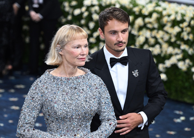 New York, USA. May 5th, 2025. Pamela Anderson and Brandon Lee at the 2025 Costume Institute Benefit Gala celebrating the opening of the exhibition Superfine, Tailoring Black Style. Held at The Metropolitan Museum of Art. Credit: Doug Peters/EMPICS/Alamy L