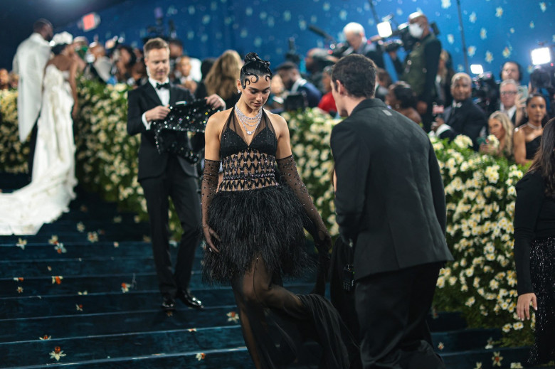 dua-lipa-met-gala-2025 (7)