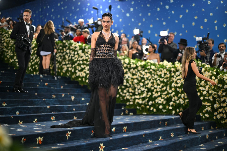 dua-lipa-met-gala-2025 (11)