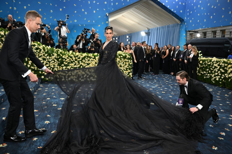 dua-lipa-met-gala-2025 (16)