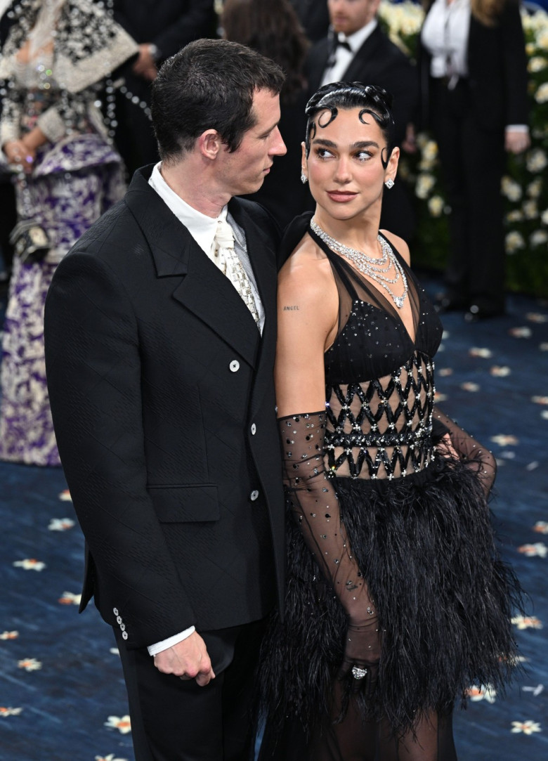 New York, USA. May 5th, 2025. Dua Lipa and Callum Turner at the 2025 Costume Institute Benefit Gala celebrating the opening of the exhibition Superfine, Tailoring Black Style. Held at The Metropolitan Museum of Art. Credit: Doug Peters/EMPICS/Alamy Live N