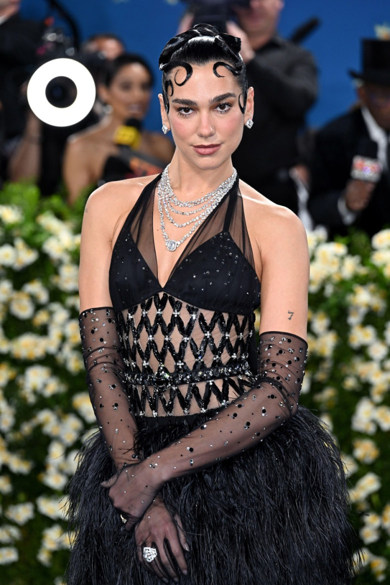 New York, USA. May 5th, 2025. Dua Lipa at the 2025 Costume Institute Benefit Gala celebrating the opening of the exhibition Superfine, Tailoring Black Style. Held at The Metropolitan Museum of Art. Credit: Doug Peters/EMPICS/Alamy Live News