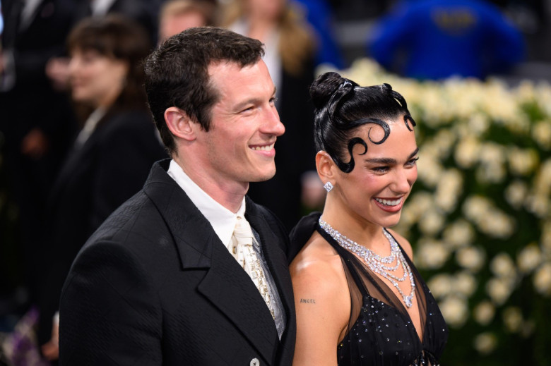 New York, USA. 5 May 2025. Dua Lipa and Callum Turner attending the Metropolitan Museum of Art Costume Institute Benefit Gala 2025. Photo credit should read: Matt Crossick/Alamy Live News