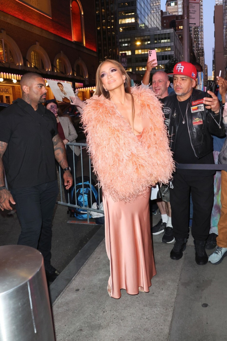 jennifer-lopez-malfunction-cenzurata (7)