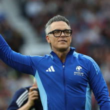 Robbie Williams a fost numit ambasador muzical al FIFA. El va cânta la festivitatea de deschidere a CM a cluburilor alături de Laura Pausini