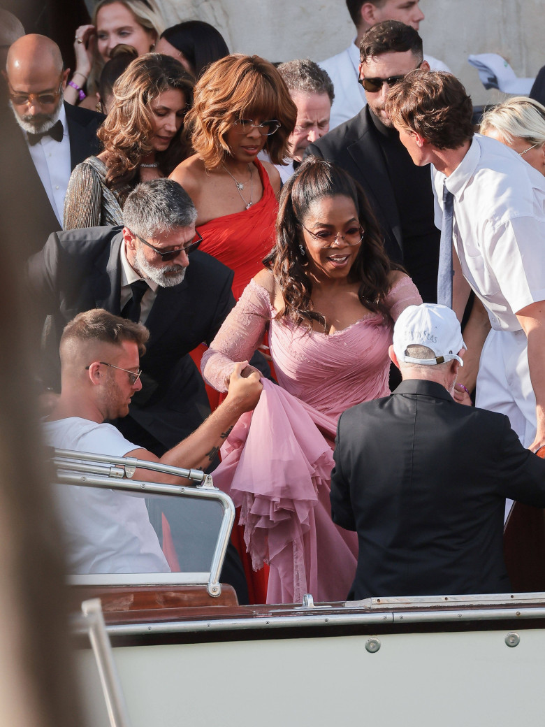 Venice, Bezos - Sanchez Wedding, day 4 guests leave the hotel to reach the wedding ceremony -