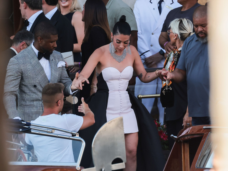 Venice, Bezos - Sanchez Wedding, day 4 guests leave the hotel to reach the wedding ceremony -