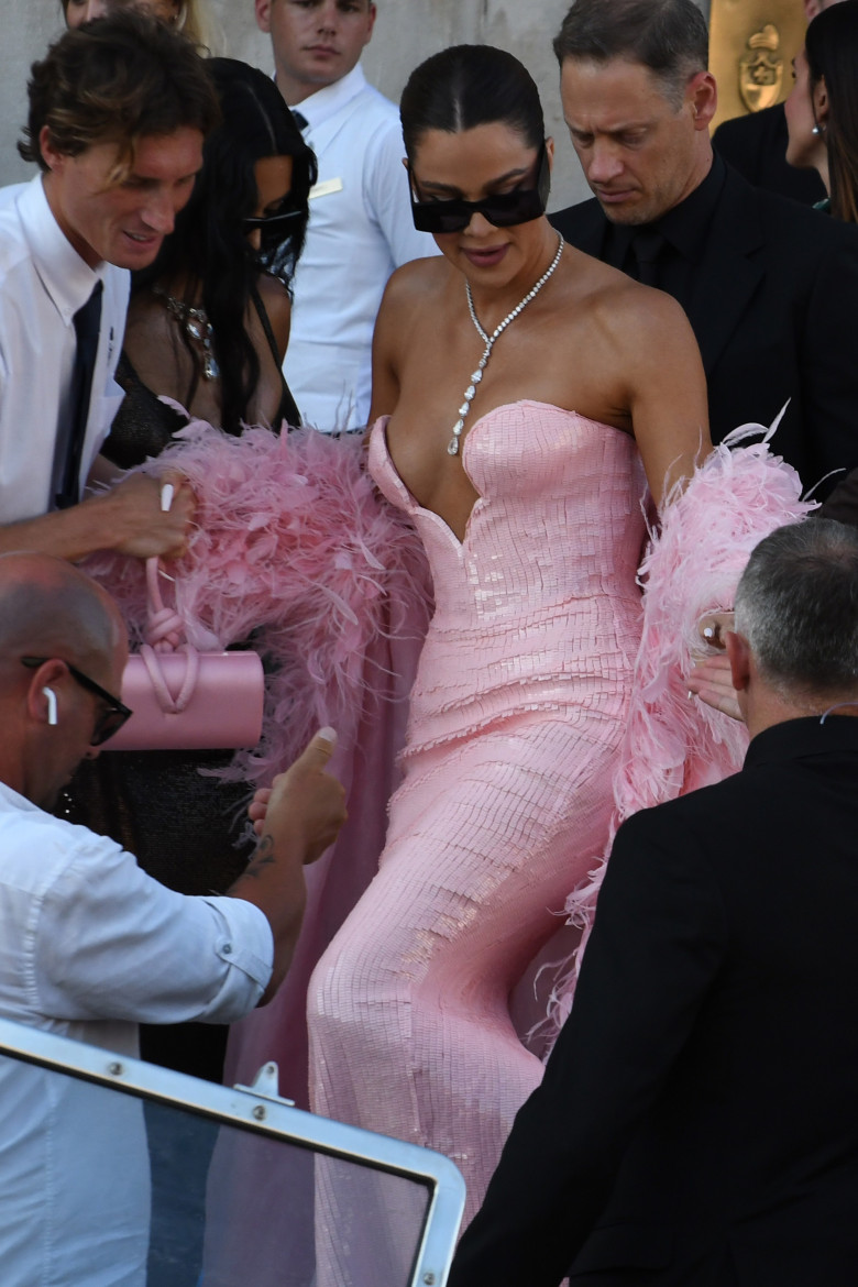 Kardashian-Jenner Sisters Arrive In Venice For Jeff Bezos And Lauren Sanchez?s Wedding - 27 Jun 2025