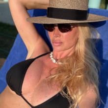 Andreea Bănică, în costum de baie la 47 de ani 