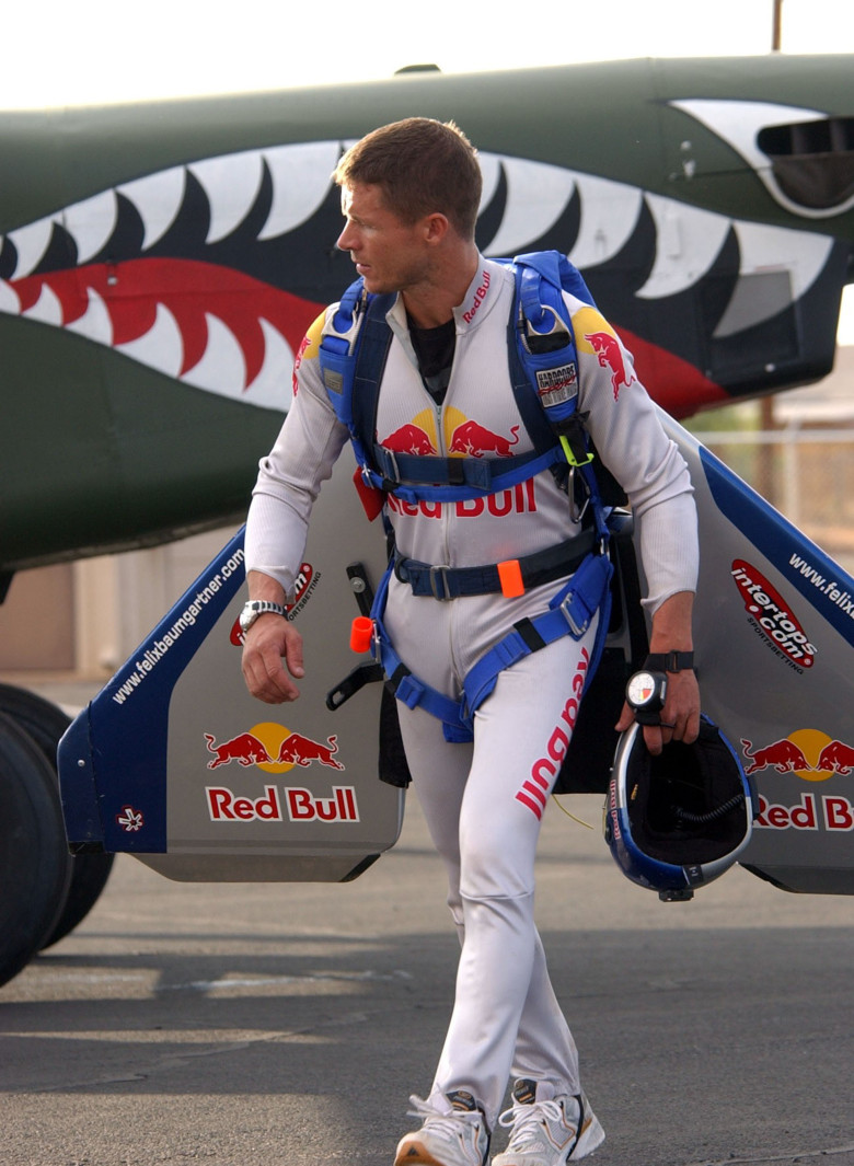 Baumgartner Attempt The First Unpowered Crossing Of The Strait Between England And France