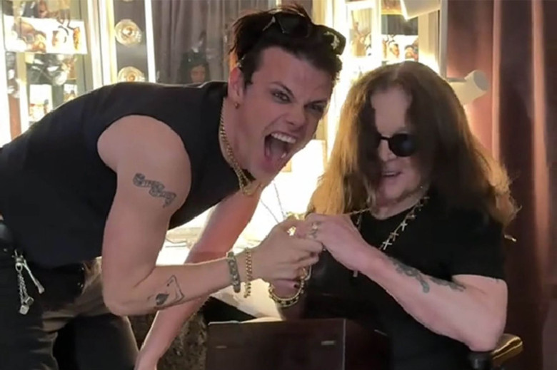 Yungblud gave Ozzy Osbourne a heartfelt gift ahead of his final Black Sabbath show