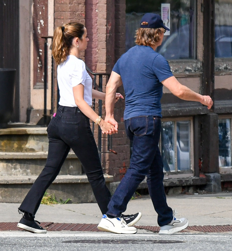 EXCLUSIVE: Tom Cruise and Ana de Armas Appear to Confirm Romantic Relationship on Weekend Get-A-Way in Vermont