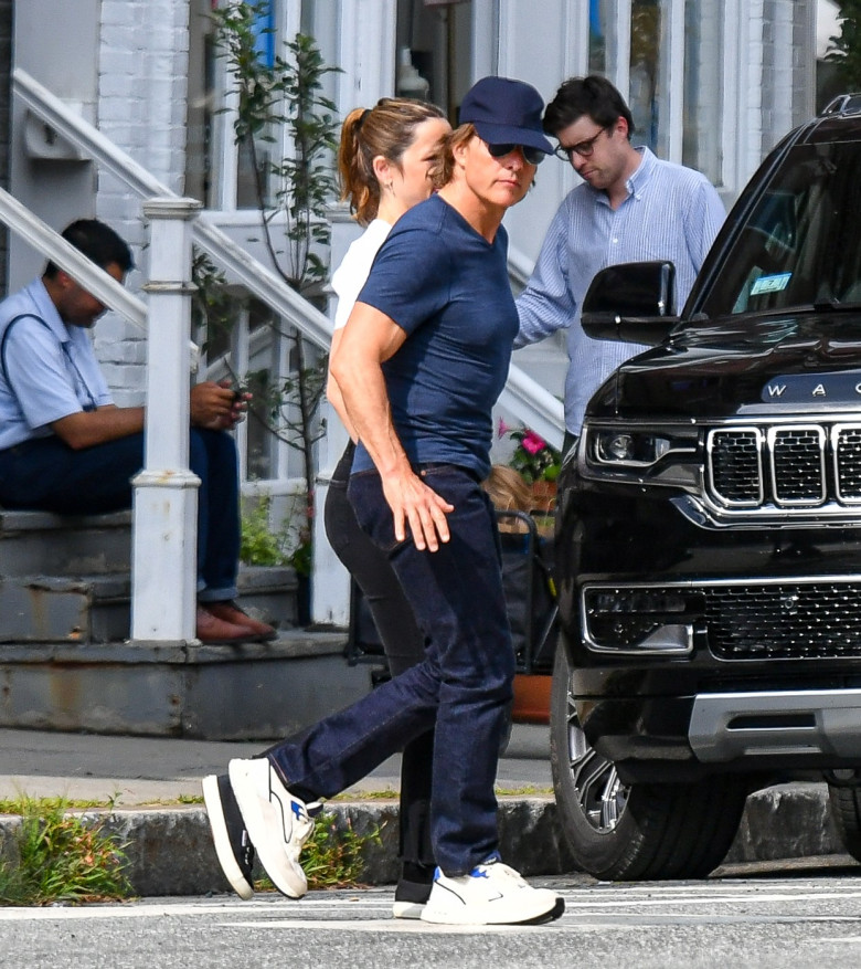 EXCLUSIVE: Tom Cruise and Ana de Armas Appear to Confirm Romantic Relationship on Weekend Get-A-Way in Vermont