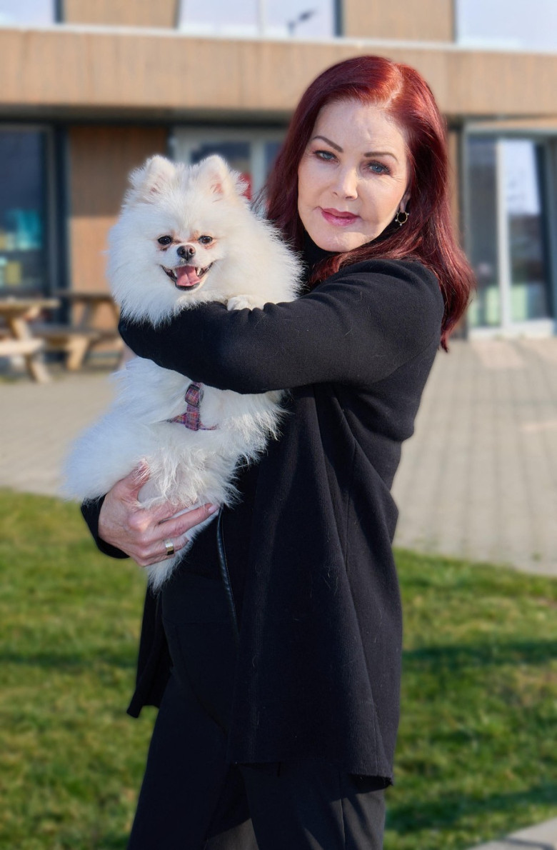 Priscilla-Presley (1)
