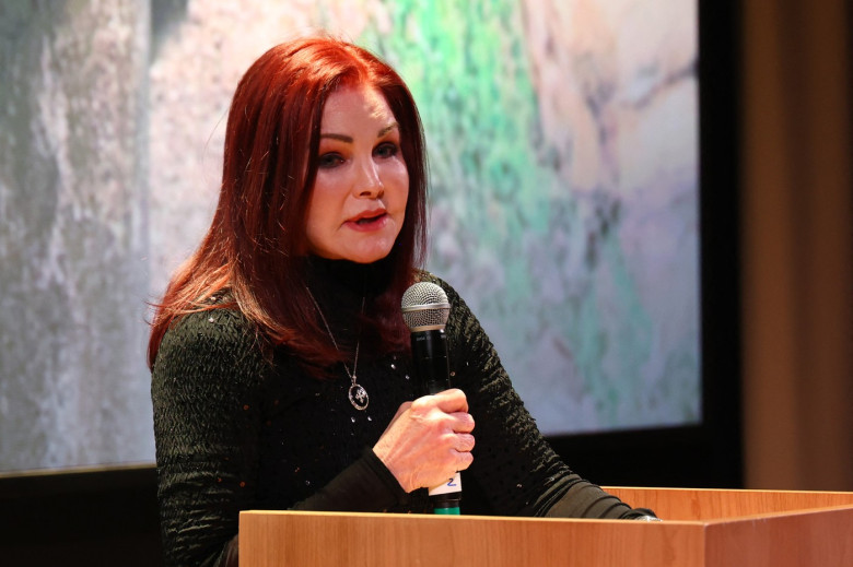 Priscilla-Presley (2)
