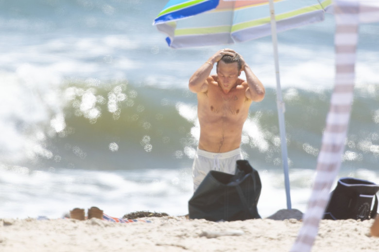 EXCLUSIVE: Jeremy Allen White Shows Off His Fit Physique on The Beach in New York