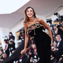 Mădălina Ghenea, a întors toate privirile la Festivalul de Film de la Veneția 2025. Presa din Italia a lăudat-o pentru eleganță