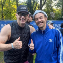 Harry Styles, apariție surpriză la Maratonul de la Berlin 2025. Artistul a alergat sub un nume fals și și-a doborât recordul personal
