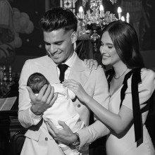 Primele imagini cu fiul lui Ianis și al Elenei Hagi. Micuțul Giorgios a fost botezat la șase săptămâni de la naștere