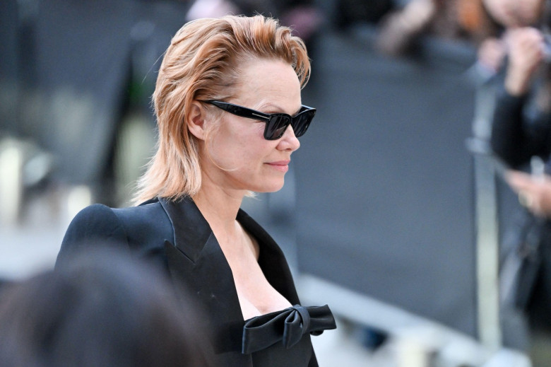 Paris, France. 01st Oct, 2025. Pamela Anderson arriving at Tom Ford Show during Paris Fashion Week in Paris, France on October 1, 2025. Photo by Julien Reynaud/APS-Medias/ABACAPRESS.COM Credit: Abaca Press/Alamy Live News