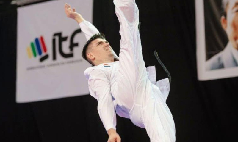 Performanță uriașă pentru România. Andrei Chiriac a stabilit un record mondial la Taekwon-do ITF, cu o lovitură de 291 cm
