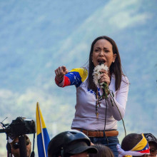 Maria Corina Machado, lidera opoziției din Venezuela, a câștigat Premiul Nobel pentru Pace 2025. „Într-o lume cu democrația în declin, curajul ei oferă speranță”