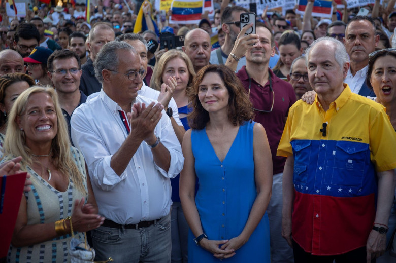 Madrid, Spain. 17th Aug, 2024. The president of the Community of Madrid, Isabel Díaz Ayuso, takes part in the "Rally for the Truth of Venezuela" convened worldwide, this Saturday at the Puerta del Sol, in Madrid. Thousands of people are participating this