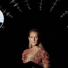 Celine Dion, apariție rară alături de cei trei fii la concertul lui Paul McCartney. Artista a fost surprinsă zâmbind și dansând, în ciuda bolii care i-a schimbat viața