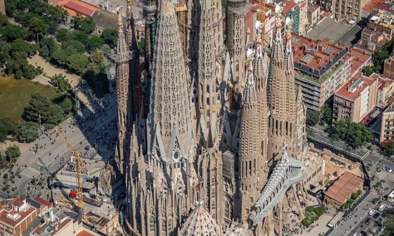 Sagrada Familia a devenit cea mai înaltă biserică din lume. Cât va măsura după finalizare?