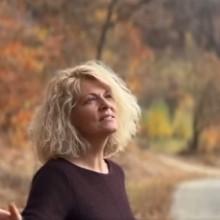 Dana Nălbaru, fosta solistă Hi-Q, revine în muzică. Noua piesă e compusă „din dragoste pentru Dumnezeu”