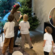 Adela Popescu a împodobit bradul de Crăciun alături de Radu Vâlcan și cei trei băieți. Imaginile au cucerit internetul