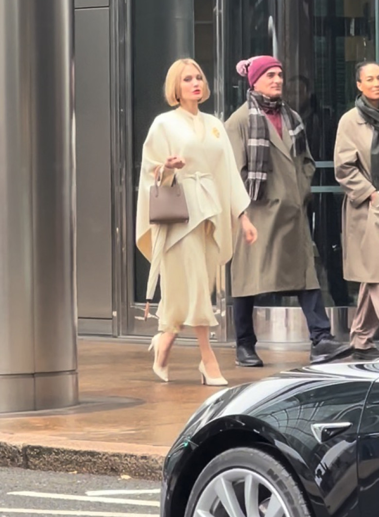 VIDEO: Londoners stunned as Angelina Jolie spotted strutting through Canary Wharf