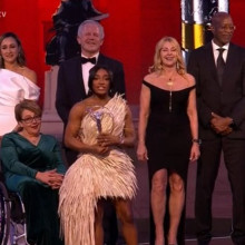 Nadia Comăneci a primit premiul pentru întreaga carieră la Gala Laureus. „Nu am simţit că tremur aşa de tare nici când a trebuit să evoluez la paralele”