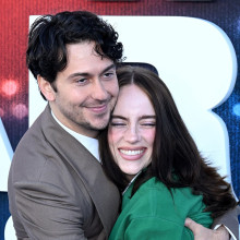 Billie Eilish și Nat Wolff, prima apariție împreună pe covorul roșu! Cei doi au strălucit la premiera noului film al artistei