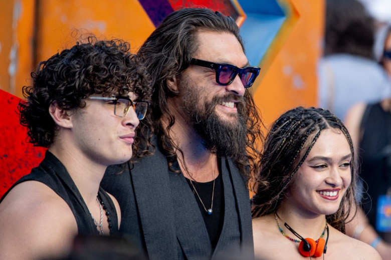 Supergirl premiere with Jason Momoa