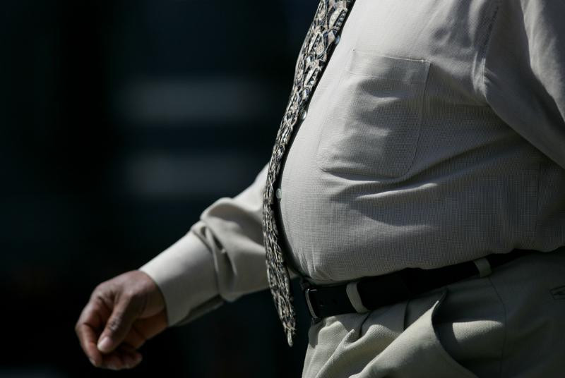 Barbat cu burta obezitate - Getty