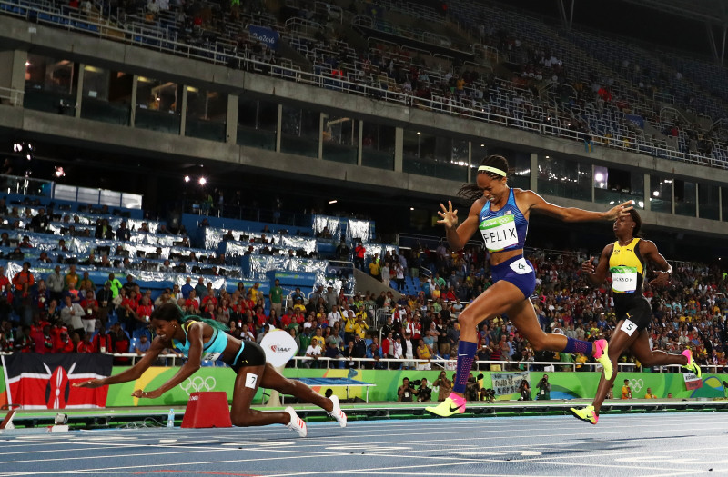 RIO DE JANEIRO, BRAZIL - AUGUST 15: Shaunae Miller of the Bahamas (L) dives over the finish line to win the gold medal in the Women's 400m Final ahead of silver medalist Allyson Felix of the United States (C) and bronze medalist Shericka Jackson of Jamaica (R) on Day 10 of the Rio 2016 Olympic Games at the Olympic Stadium on August 15, 2016 in Rio de Janeiro, Brazil. (Photo by Alexander Hassenstein/Getty Images)