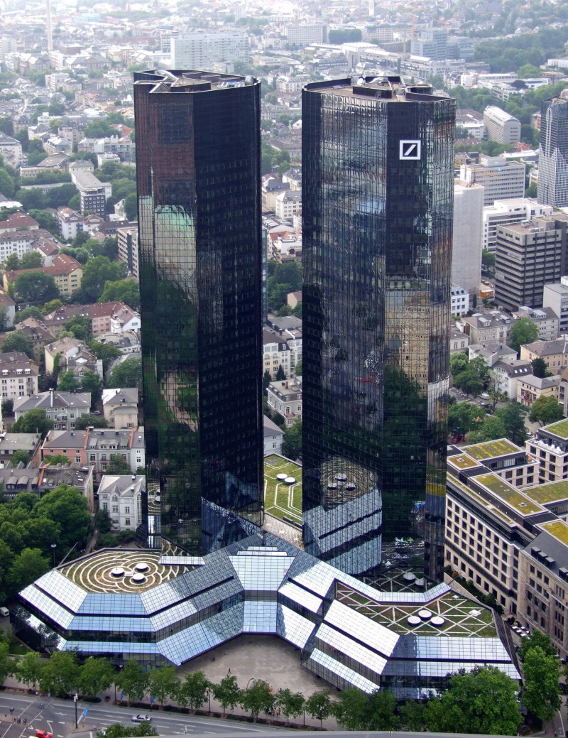 Banksters-Deutsche-Bank-headquarters