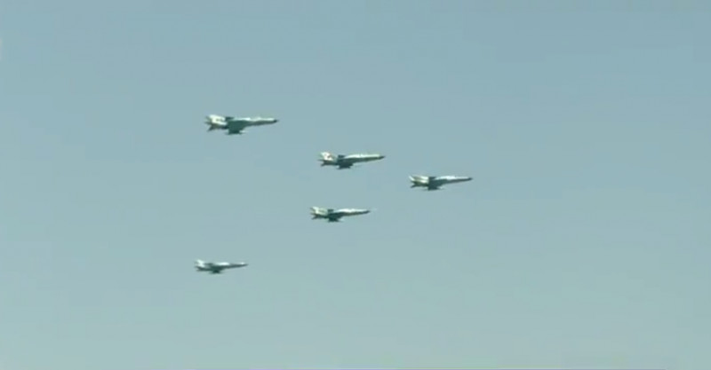 avioane formatie miting aviatic