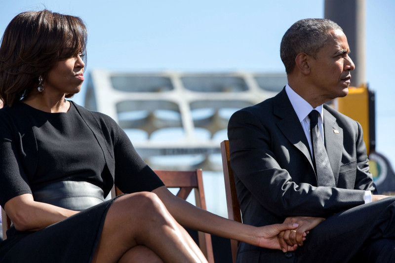 obama si michelle se tin de mana - casa alba