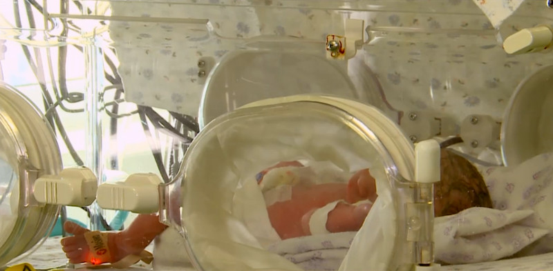 bebelus incubator