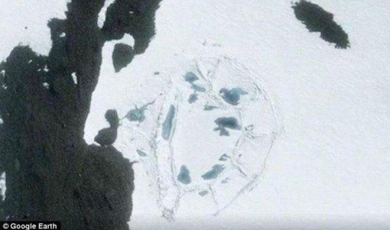 cetate antica in antarctia - google earth