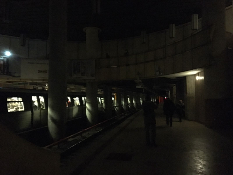 bezna totala la metrou Victoriei 080217