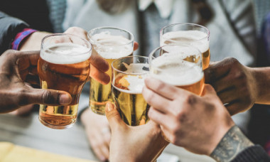 Consumul excesiv de alcool de la petrecerile din tinerețe îți poate afecta tot restul vieții