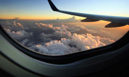 Secretele pe care ar vrea să le știe oricine călătorește cu avionul. 6 lucruri de care să ții cont, de la un însoțitor de zbor