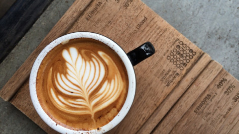 Ce se întâmplă în corp când bei patru cești de cafea pe zi. Studiul care schimbă tot ce știai