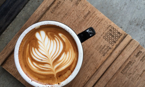 Ce se întâmplă în corp când bei patru cești de cafea pe zi. Studiul care schimbă tot ce știai