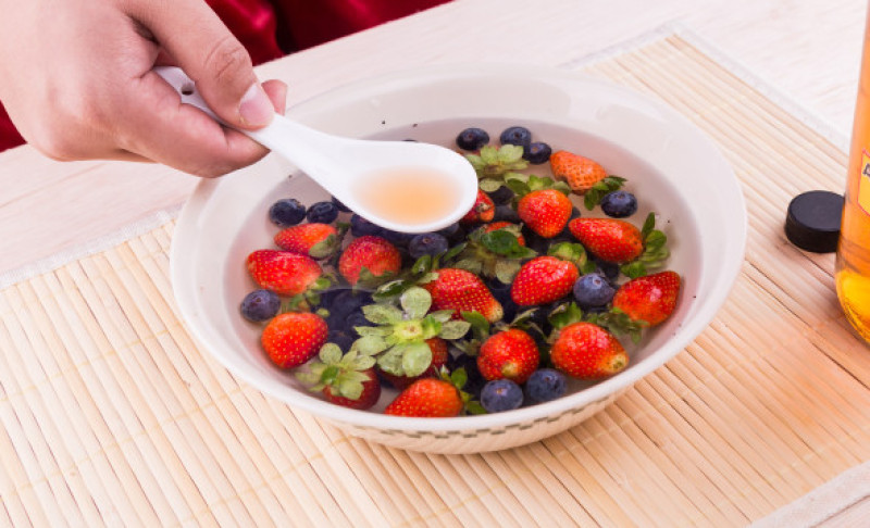 fructe de pădure în apă cu oțet