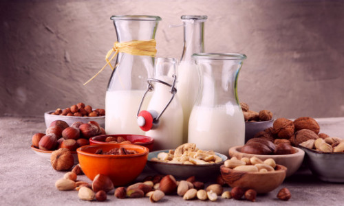 De la laptele de vacă la alternativele vegetale, un dietetician dezvăluie care este cel mai bun pentru sănătate